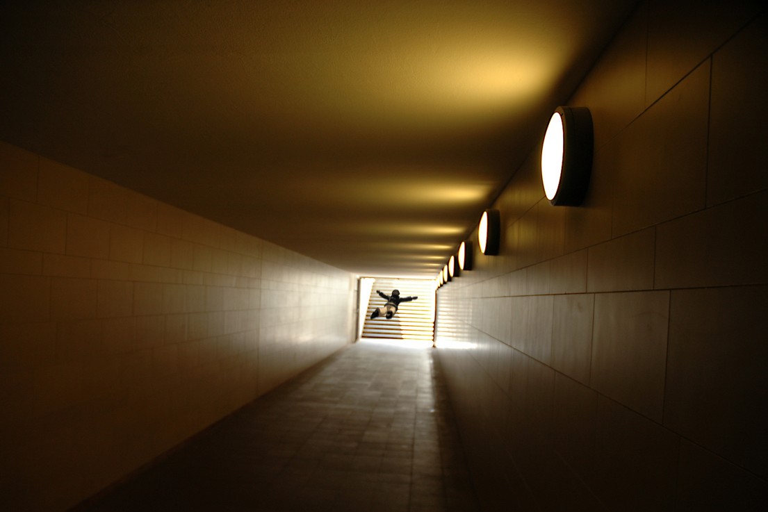 Unter der Siegessäule Licht am Ende.jpg